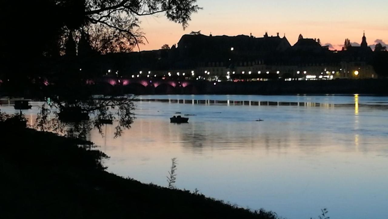 Appartement Spacieux Vue Sur Loire Proche Du Centre Blois Luaran gambar